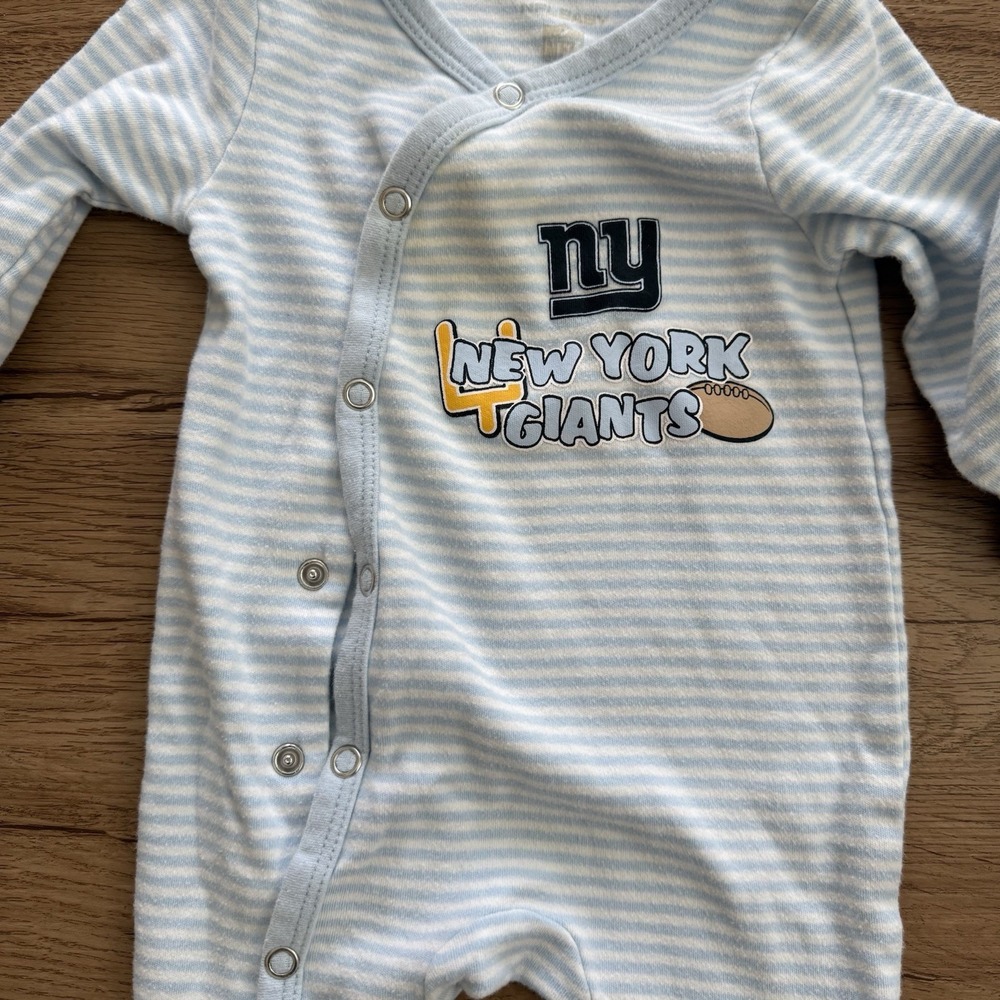 Lot Of 2 New York Giants Baby One Piece Bodysuit NFL Size 3 Months - Picture 4 of 6